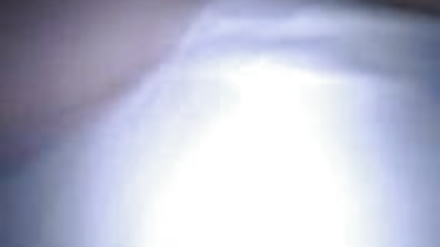 بدون ثبت نام در فیلم آنلاین آنلاین زن سکس عکس دختر زیبا از یک ویبراتور در فضای باز استفاده می کند