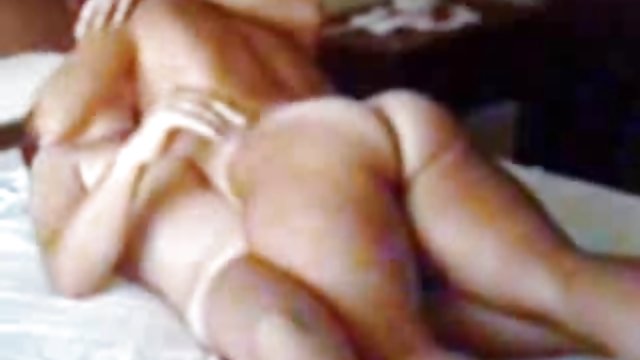 بدون ثبت نام در فیلم آنلاین آنلاین آنا با فلم سکس دختر گربه خیس او بازی می کند