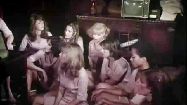 بدون ثبت نام در فیلم آنلاین آنلاین صحنه لزبین رمانتیک که در آن یک سبیل زیبا برای اولین بار در زندگی خود تصمیم می گیرد رابطه جنسی با یک دوست دختر زیبا داشته باشد و با یک شیطان زیبا سکس دختران18 در یک تخت نرم قرار بگیرد، تمام شیرینی های عشق لزبین را می خورد