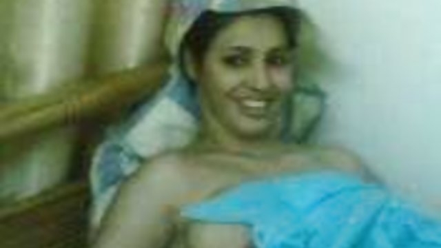 بدون ثبت نام در فیلم آنلاین آنلاین همسایه در حال حاضر داستانهای س ک ۳۰ رشد کرده است، شکل گرفته است و احتمالا قبلا شادی جنسی را تجربه کرده است، پس چرا او را لمس نمی کند در حالی که همسر در خانه نیست