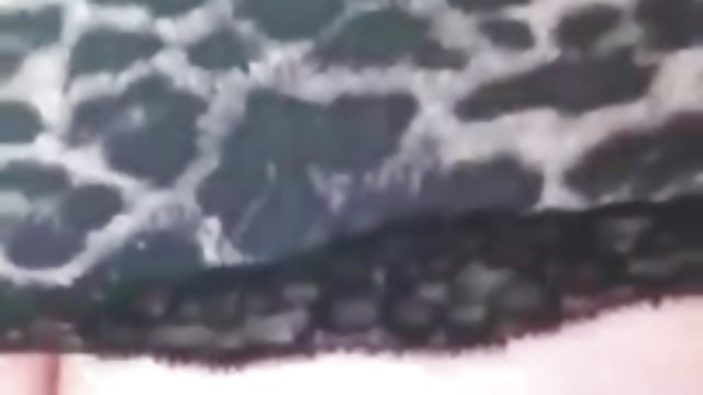 بدون ثبت نام در فیلم آنلاین آنلاین مرد بالدیز اولی را به همسرش لخت دختر سگس می کند، سپس او را فاک می کند